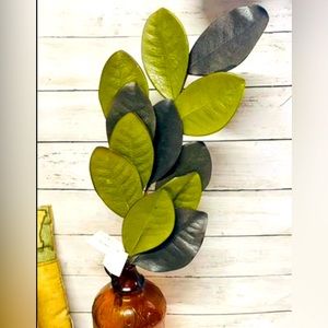 *Elegant Magnolia Leaves Spray